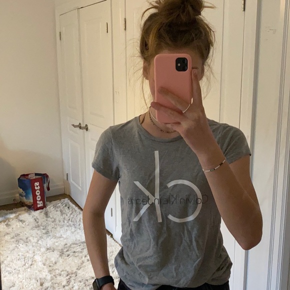 Calvin Klien T-shirt - Picture 3 of 3